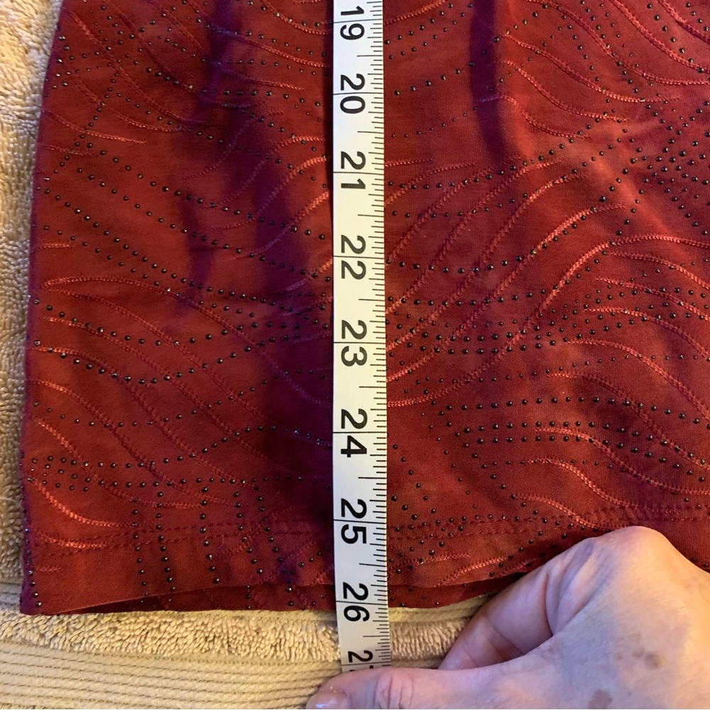 JM COLLECTION.Red top w/patches of black prints, also‎ sml studs all over… - Picture 10 of 10